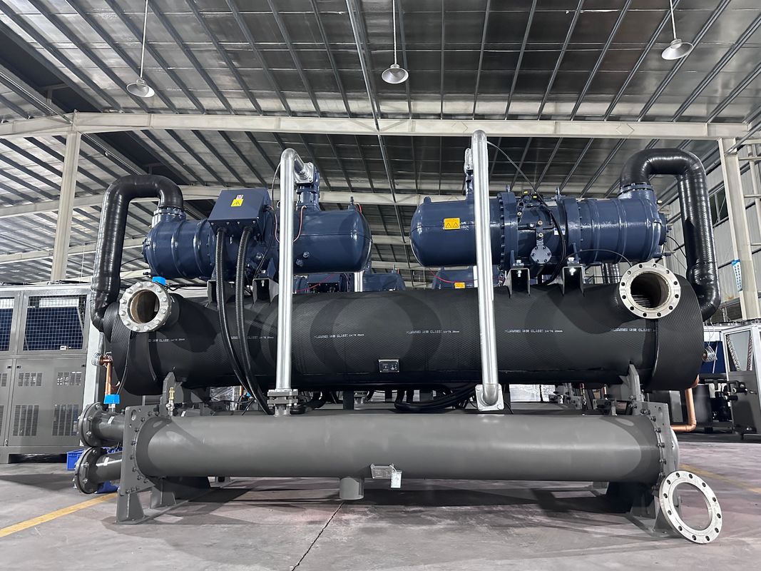 Chiller à vis industriel refroidi à l'eau de 200 chevaux avec 2 compresseurs