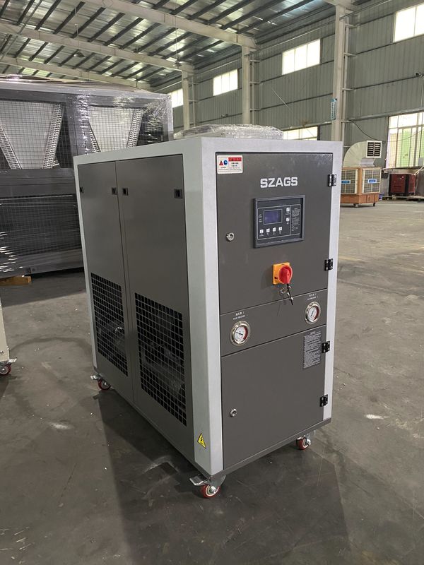 Chillers compacts refroidis à l'eau 6 tonnes Refroidissement rapide avec une capacité de refroidissement de 19 kW Surveillance à distance 24 heures sur 24, 7 jours sur 7 réfrigérant écologique