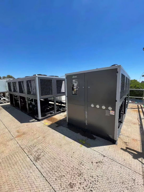 Chiller industriel à vis refroidi à l'air de 150 tonnes Solution de refroidissement à haut rendement pour machines à extruder